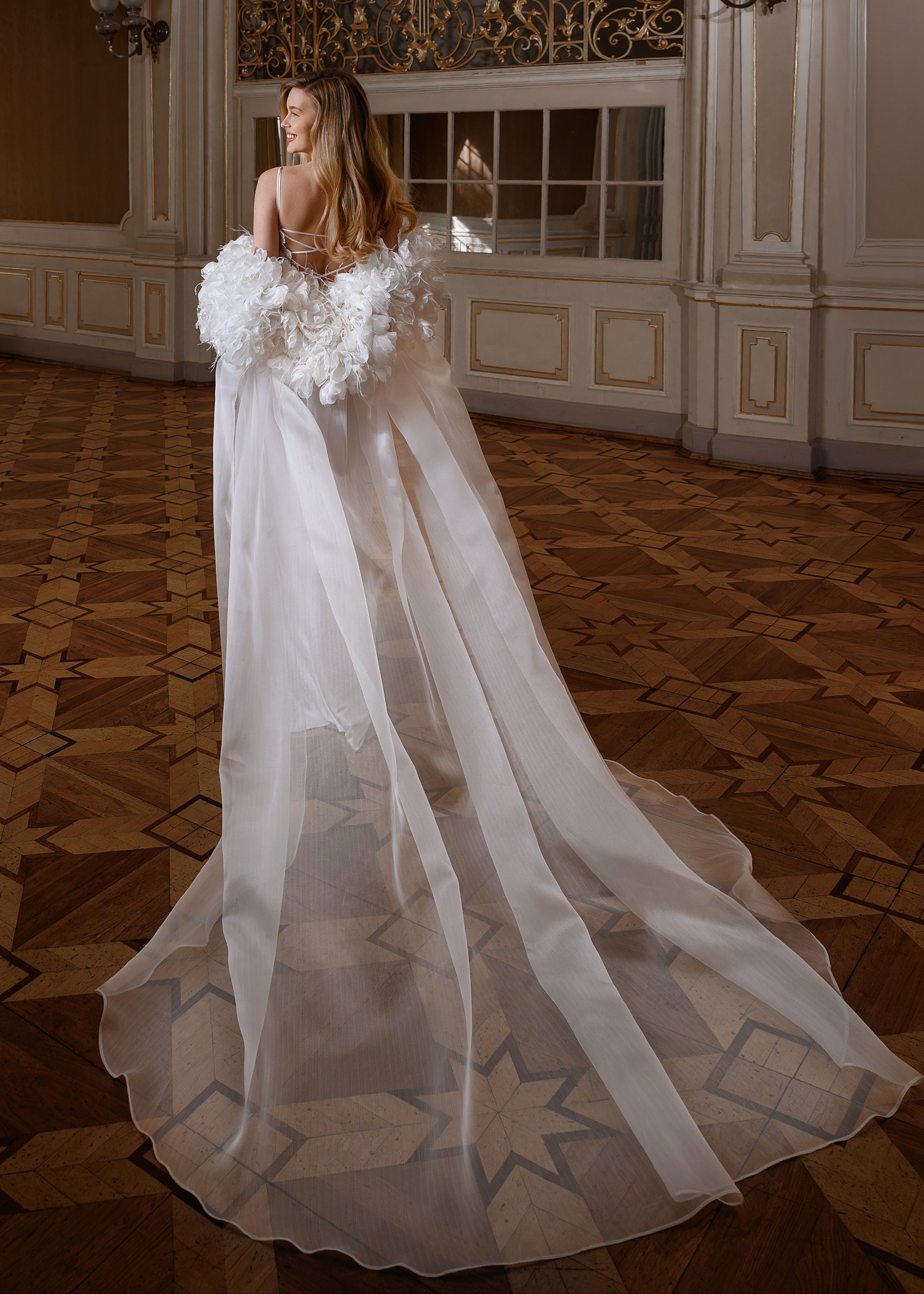 عباءة زفاف فاليري