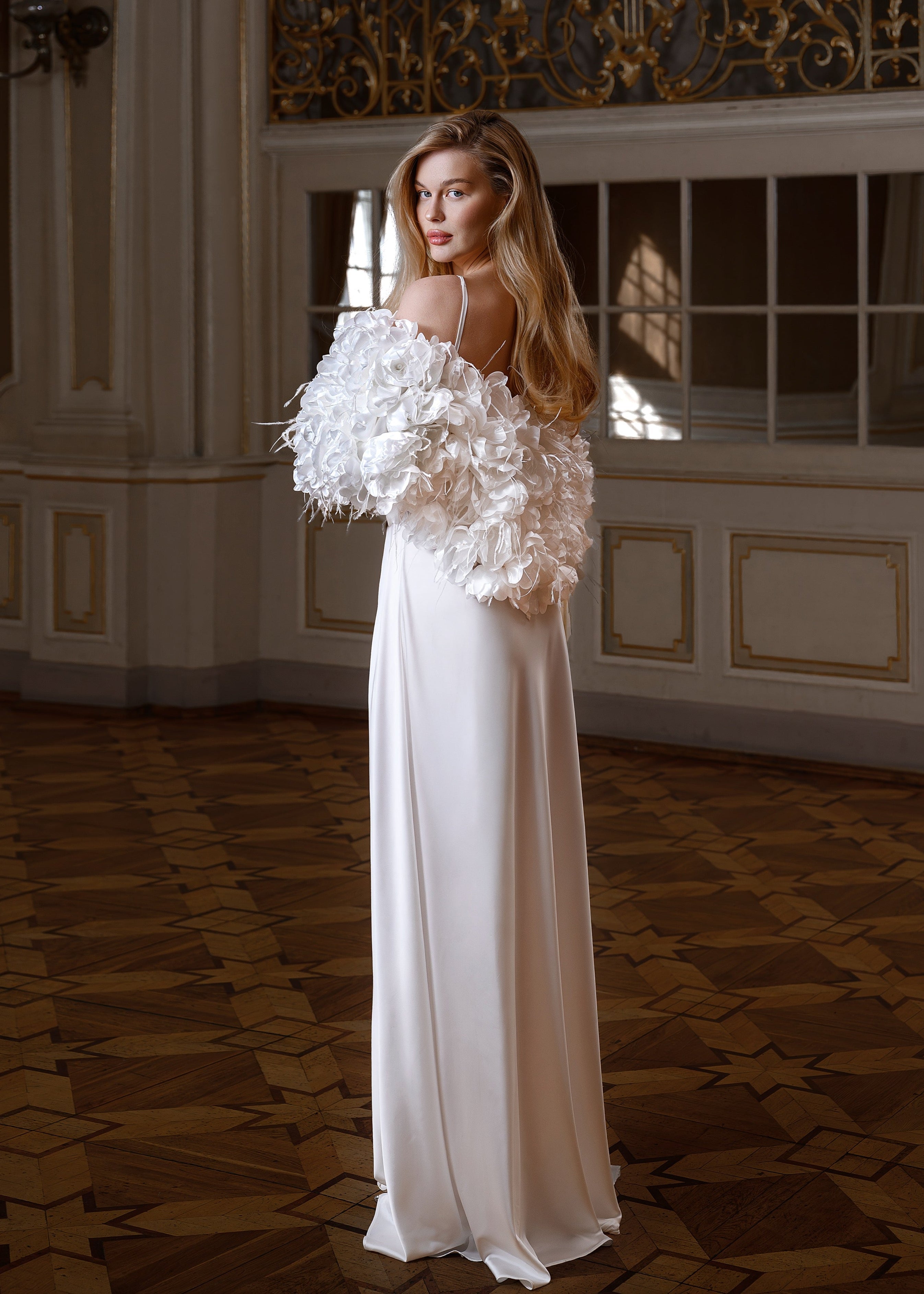 عباءة زفاف فاليري