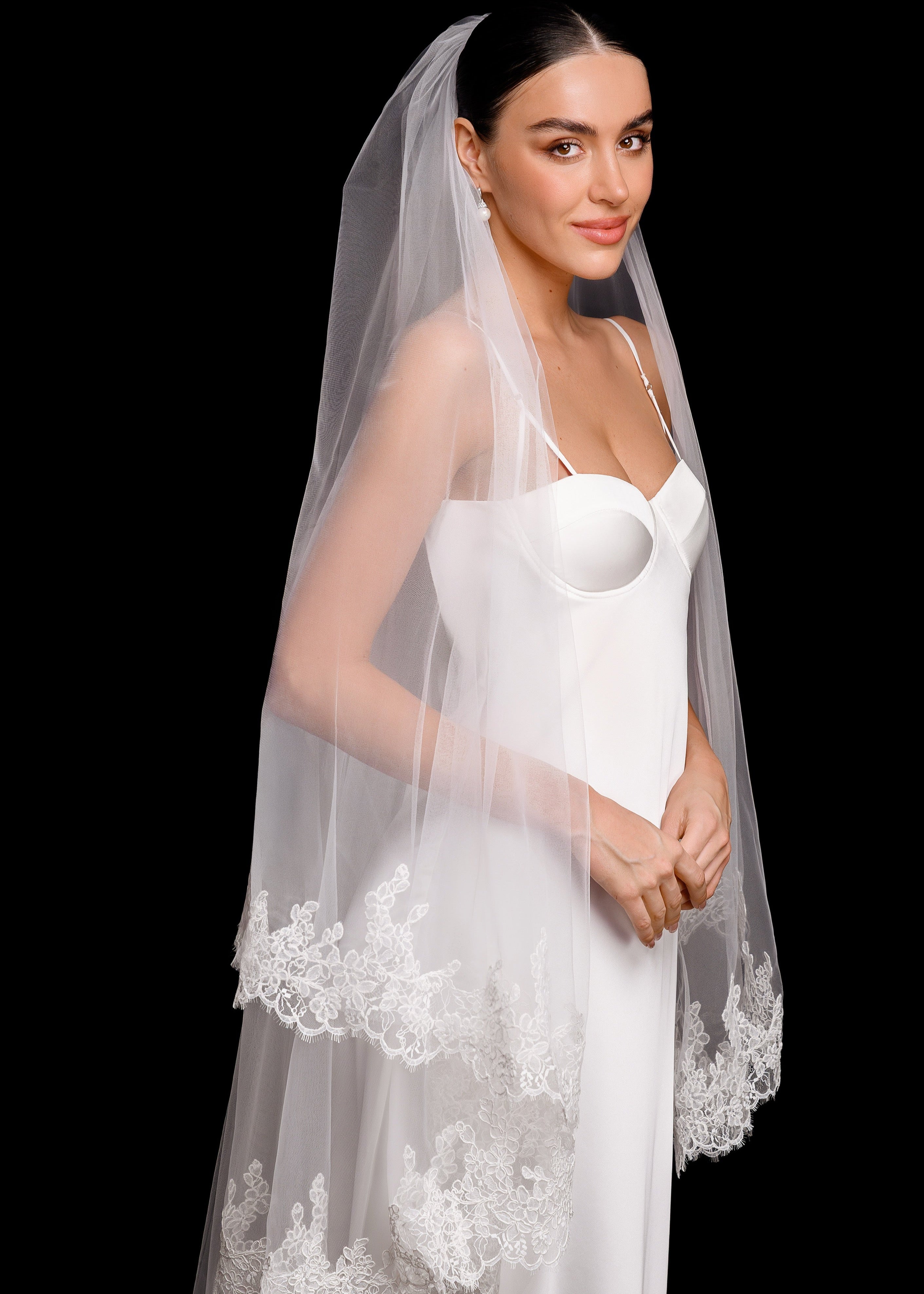 طلب مسبق لألبوم Veil Madonna