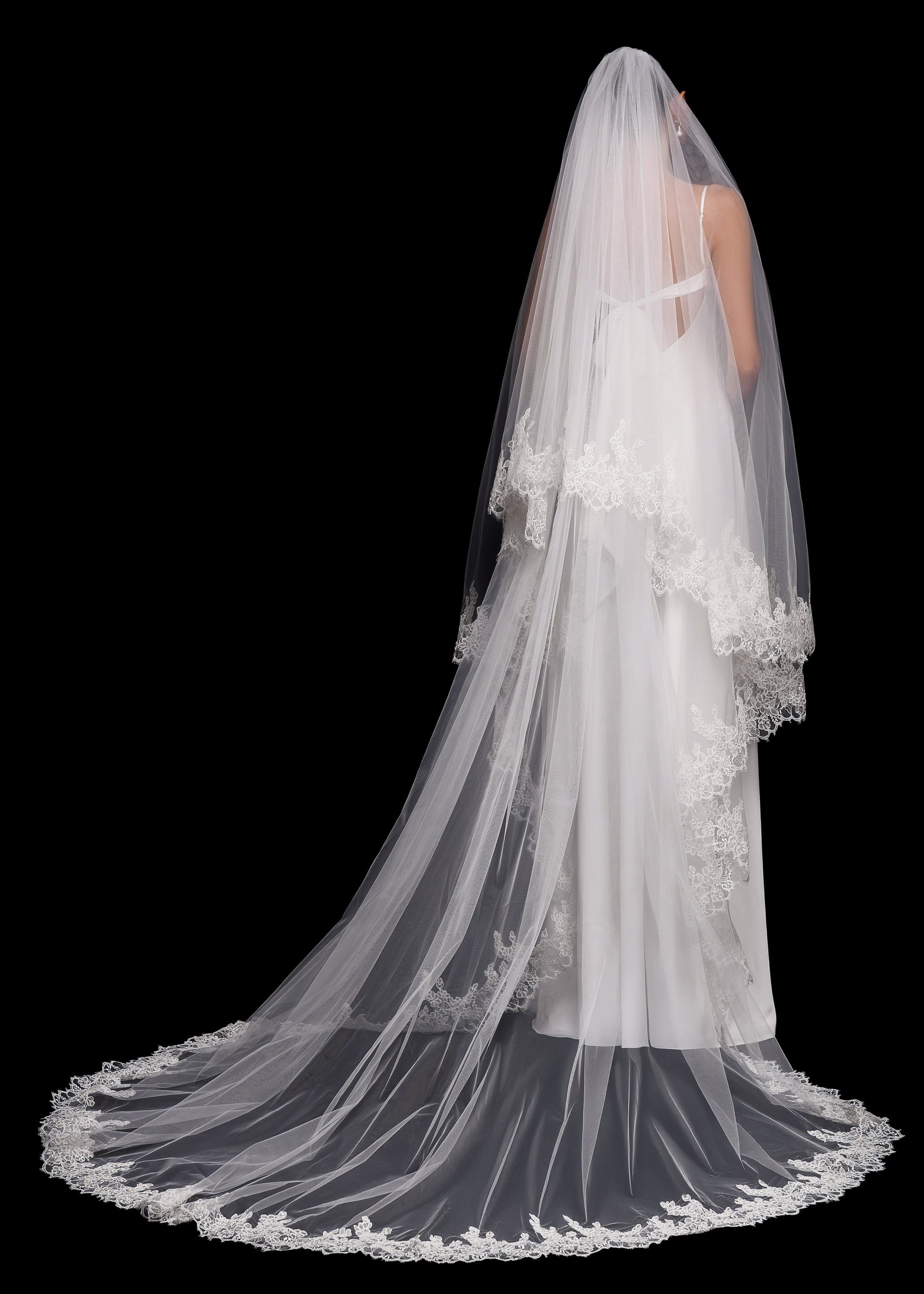 مادونا بالحجاب