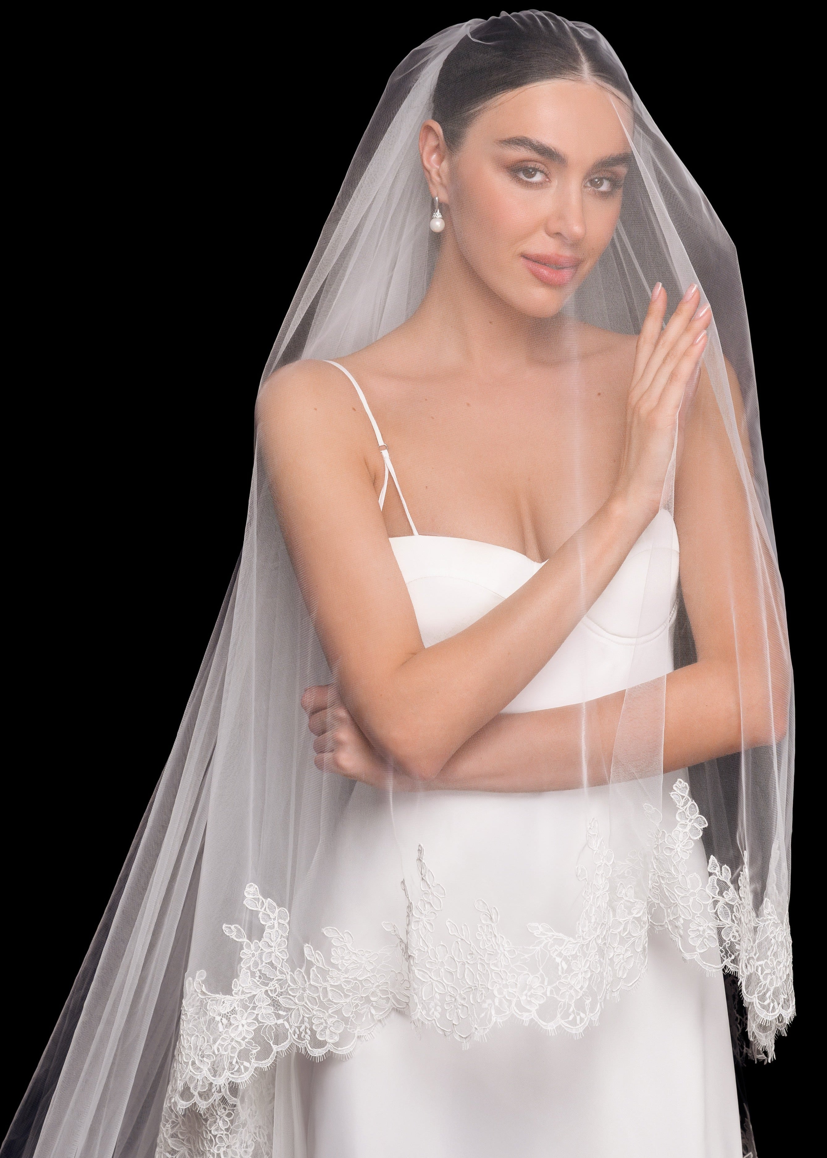 طلب مسبق لألبوم Veil Madonna