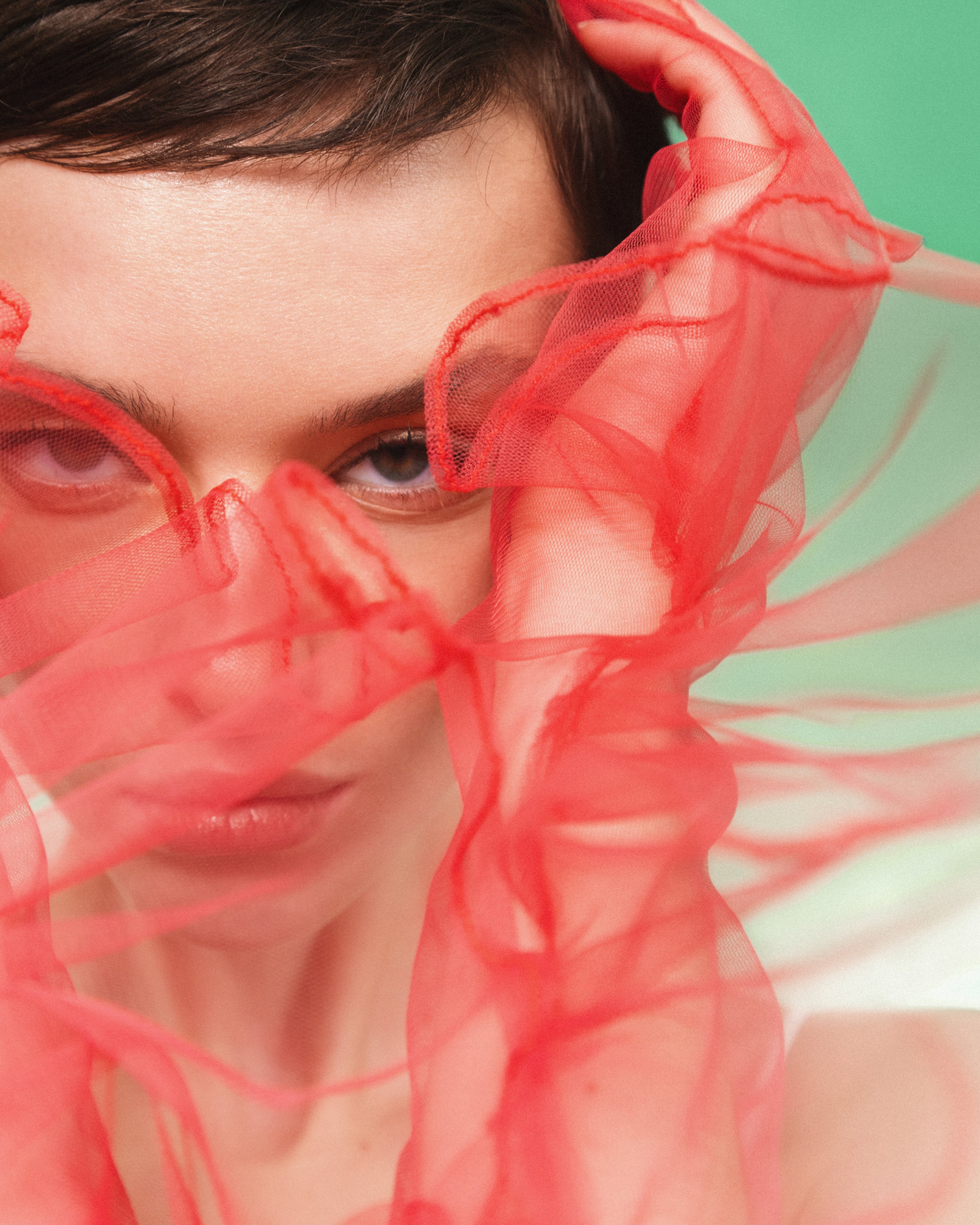 قفازات من التول مزينة بكشكشة