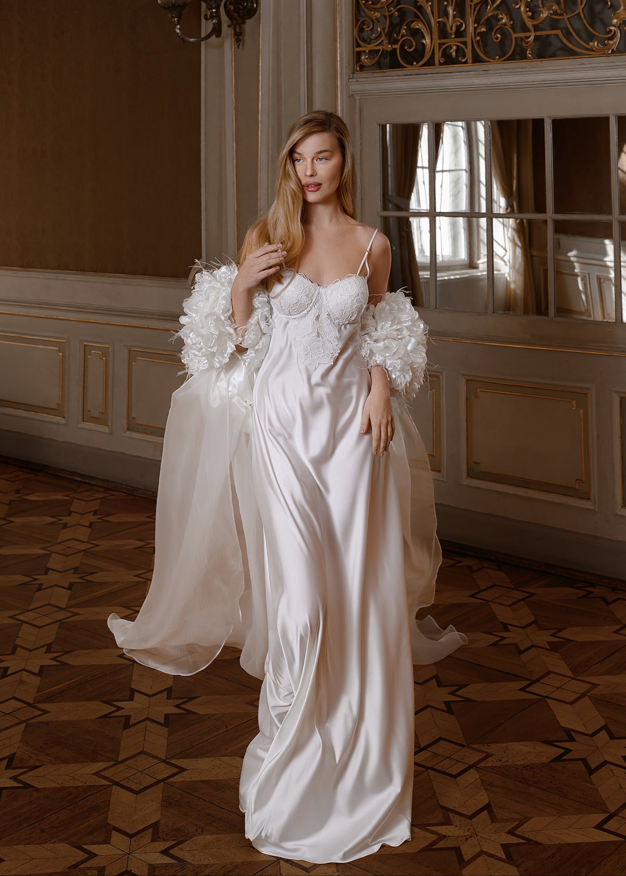 عباءة زفاف فاليري